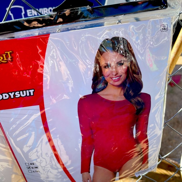 Red bodysuit and leggings - Picture 2 of 2